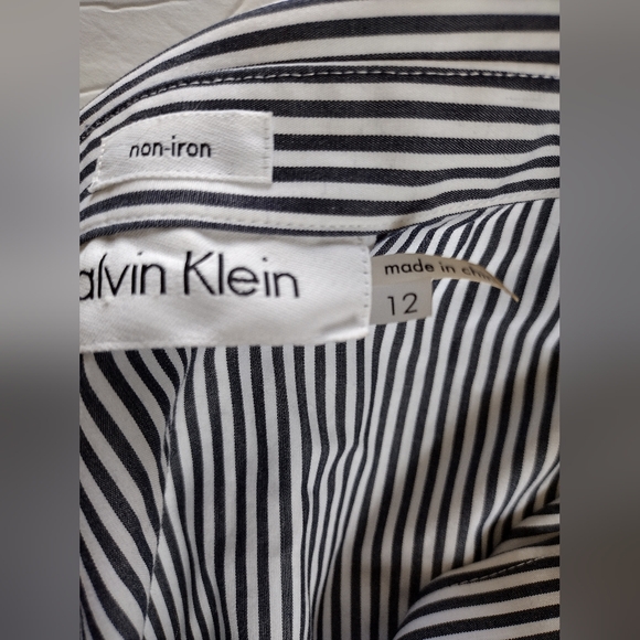 Calvin Klein Women's Classic Button Up Dress Shirt Professional Navy White Sz 12 - Picture 7 of 8